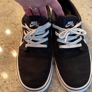Nike SB Black and white size 10. Like new condition